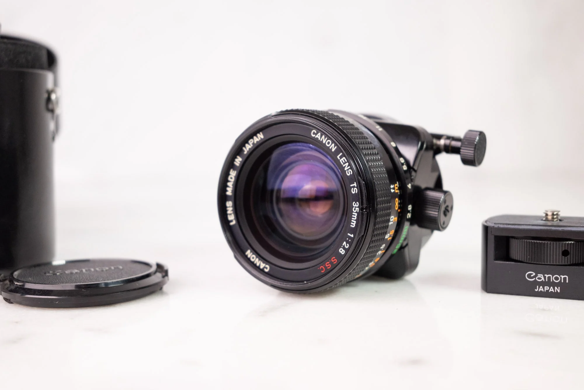 Canon TS 35mm F/2.8 S.S.C. Tilt Shift Lens with Both Caps, Tripod